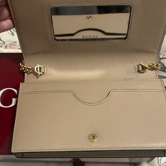 Gucci Beige and Cream Shoulder Bag - Picture 2 of 5
